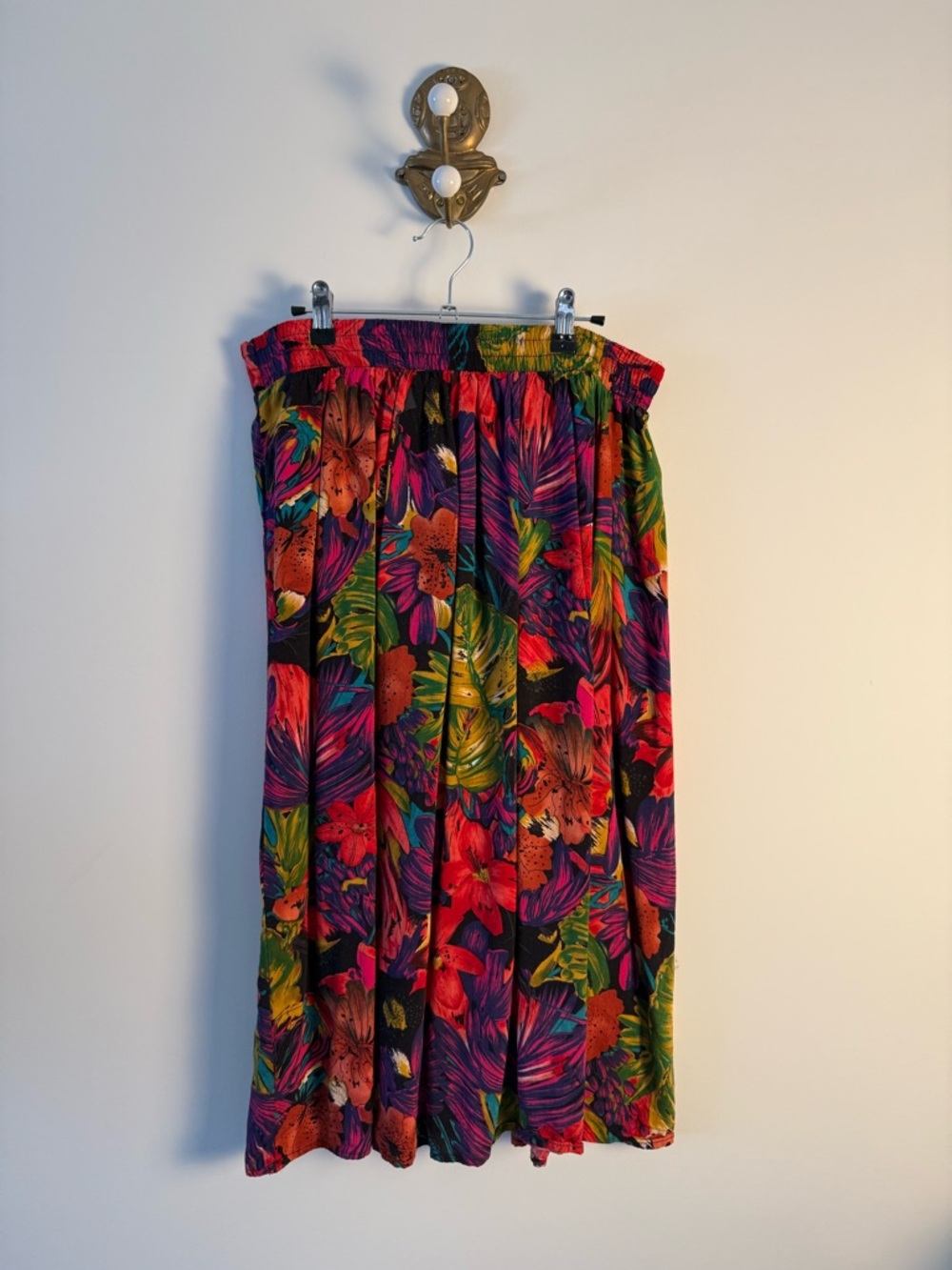 Vintage tropic skirt with bold multicolour floral pattern